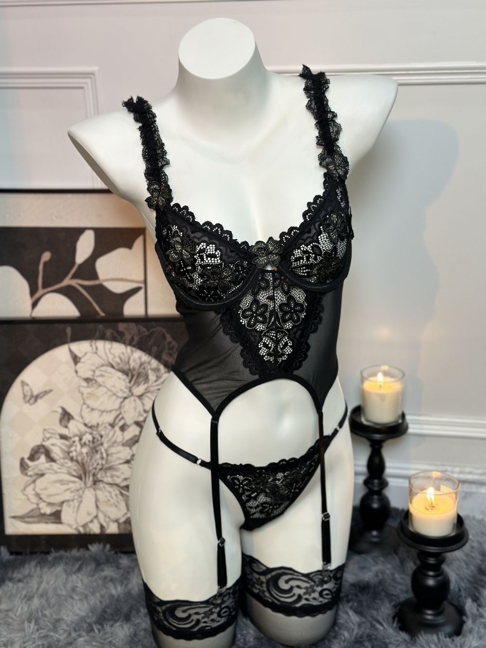 Ensemble de lingerie brodée de fleurs avec empiècements en dentelle, soutien-gorge transparent froncé + bas, ensemble trois pièces