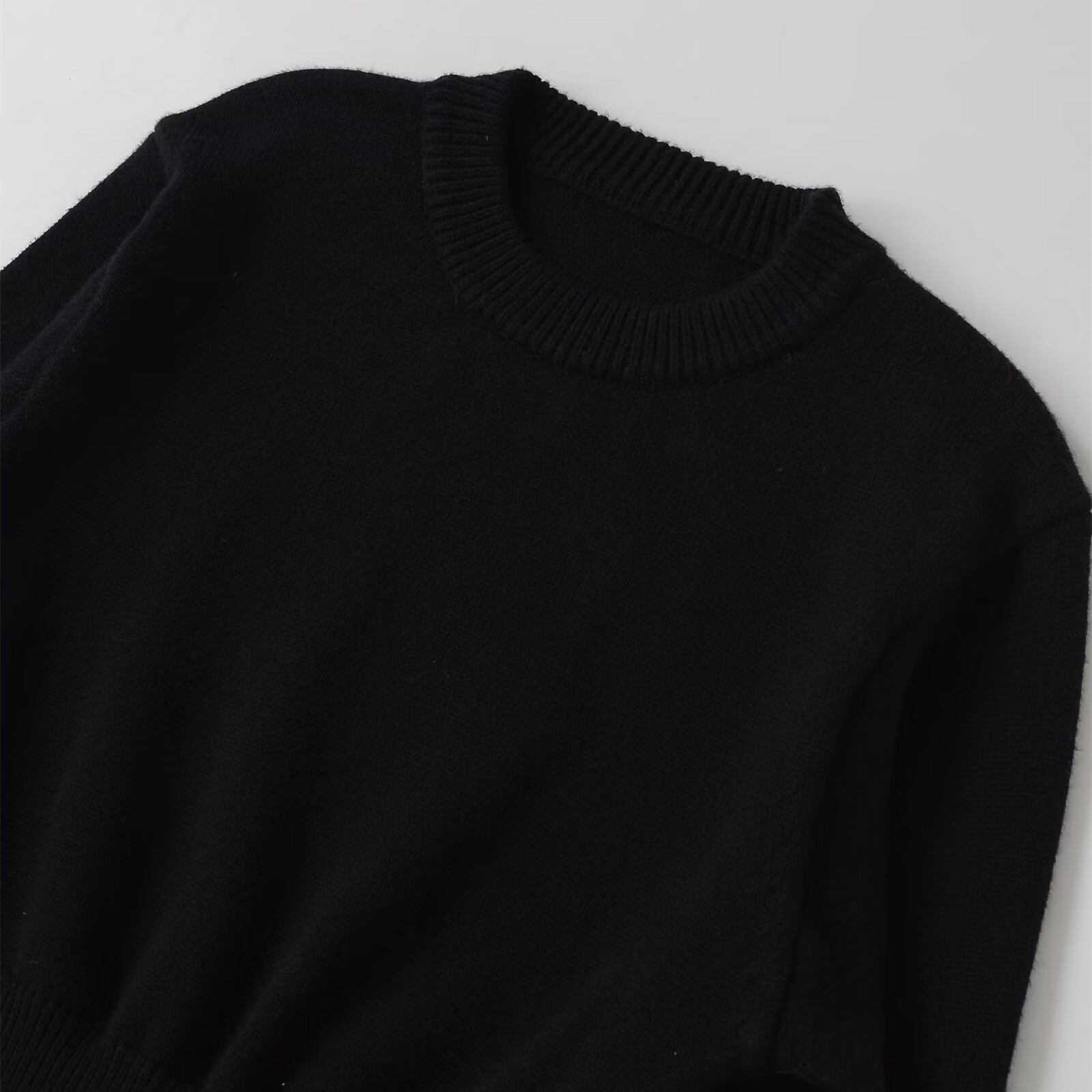 pull à col rond et manches longues tricoté