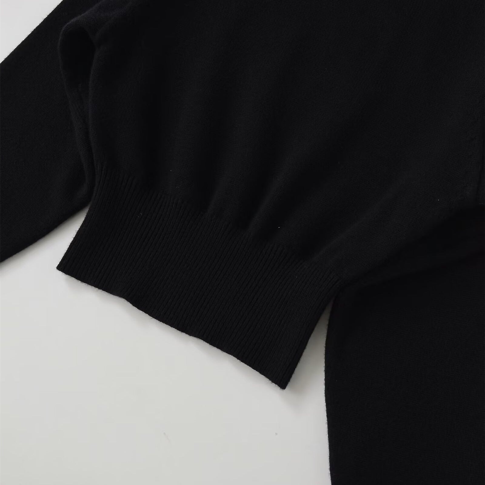 pull à col rond et manches longues tricoté