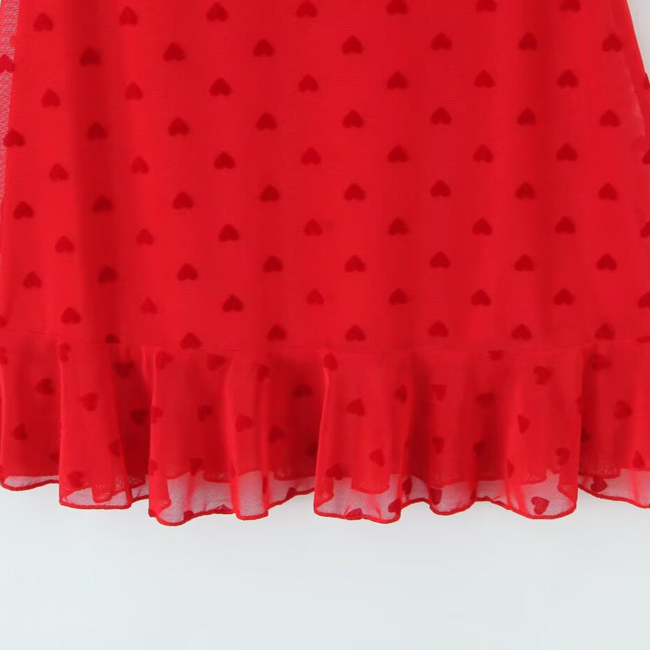 Robe à bretelles et décolleté plongeant style rétro