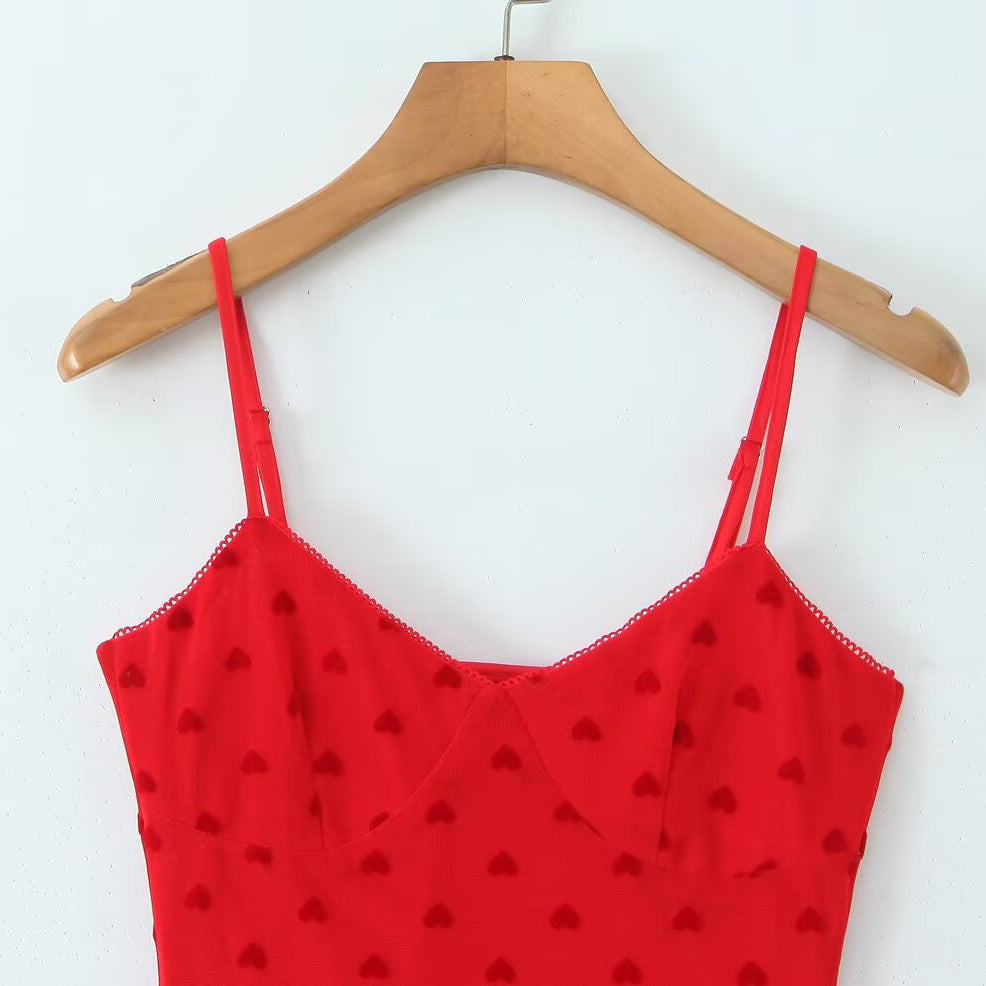 Robe à bretelles et décolleté plongeant style rétro