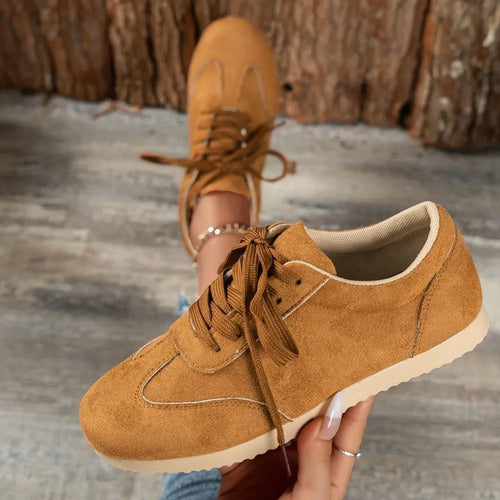 Baskets à lacets et bout rond