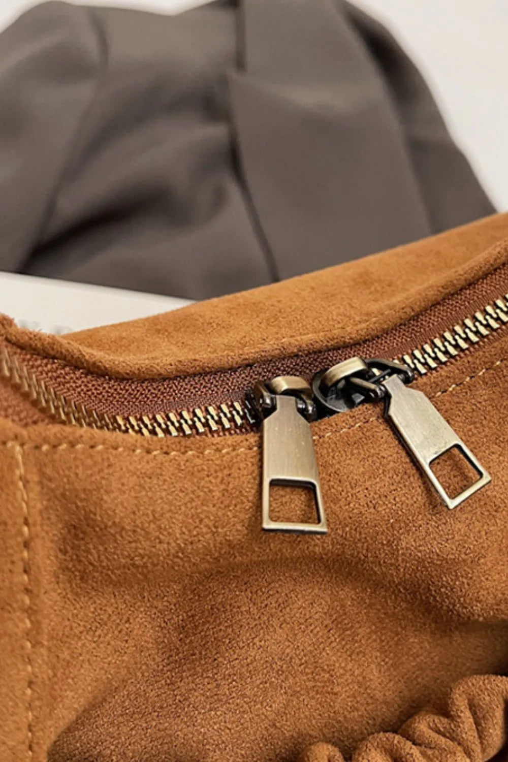 Sac à main en daim froncé avec fermeture éclair