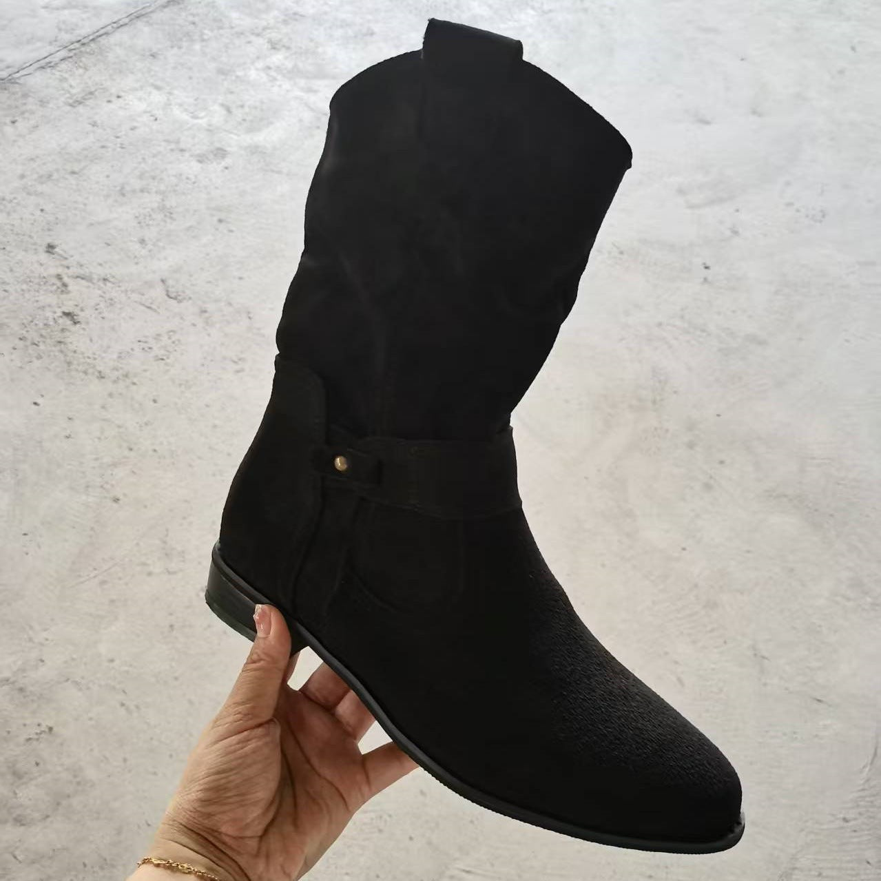 Bottes basses plissées en daim à petits talons carrés