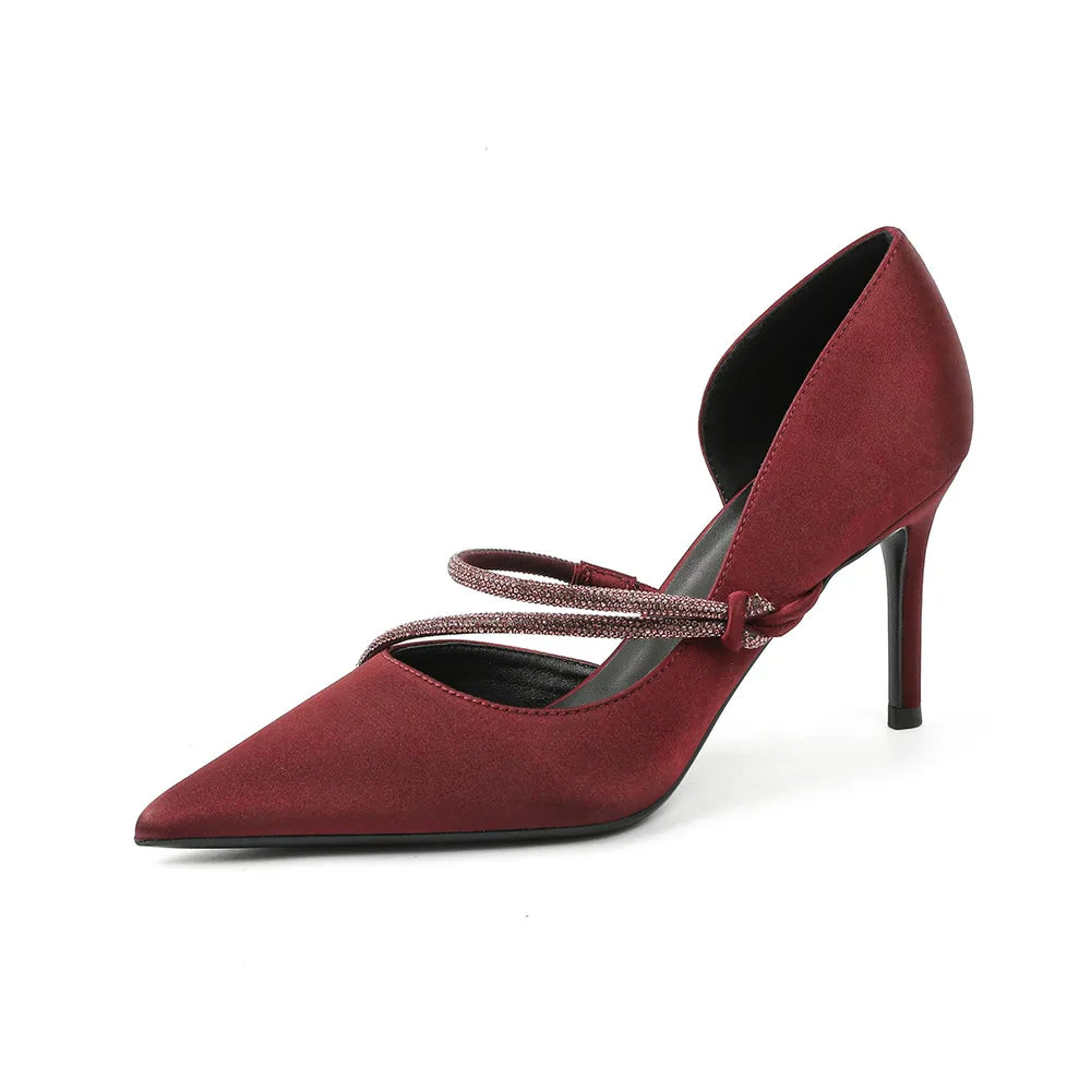 Escarpins à bout pointu et strass à talons hauts