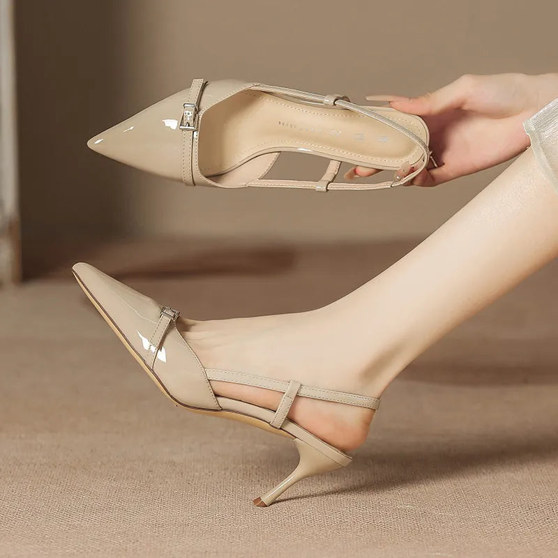 Escarpins à bout pointu et bride arrière