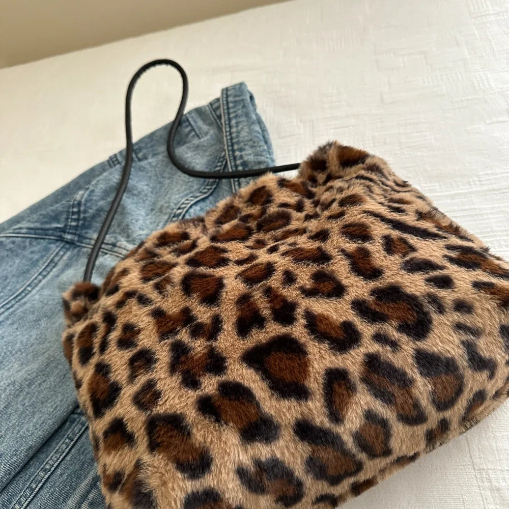 Sac bandoulière en peluche léopard