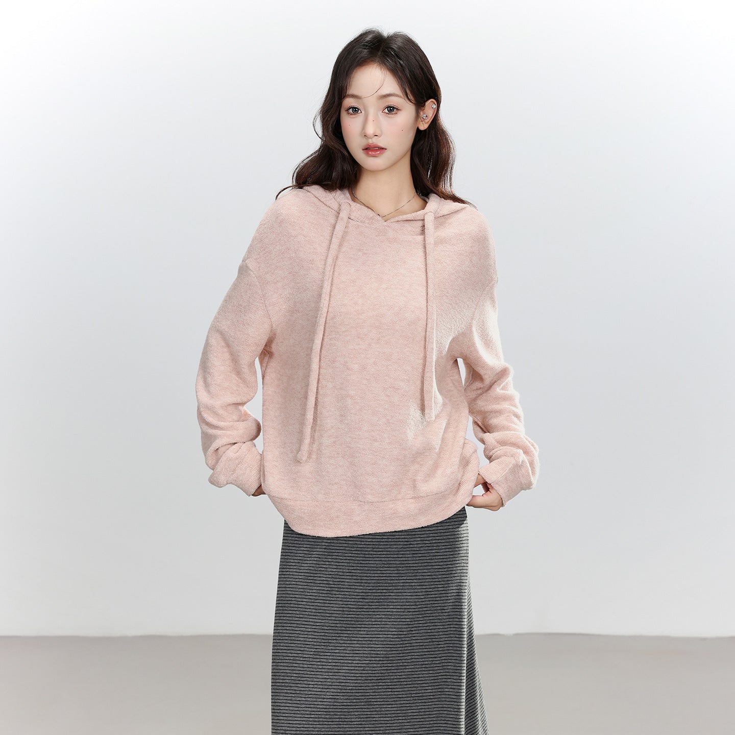 Sweat-shirt rose foncé à capuche avec cordon de serrage