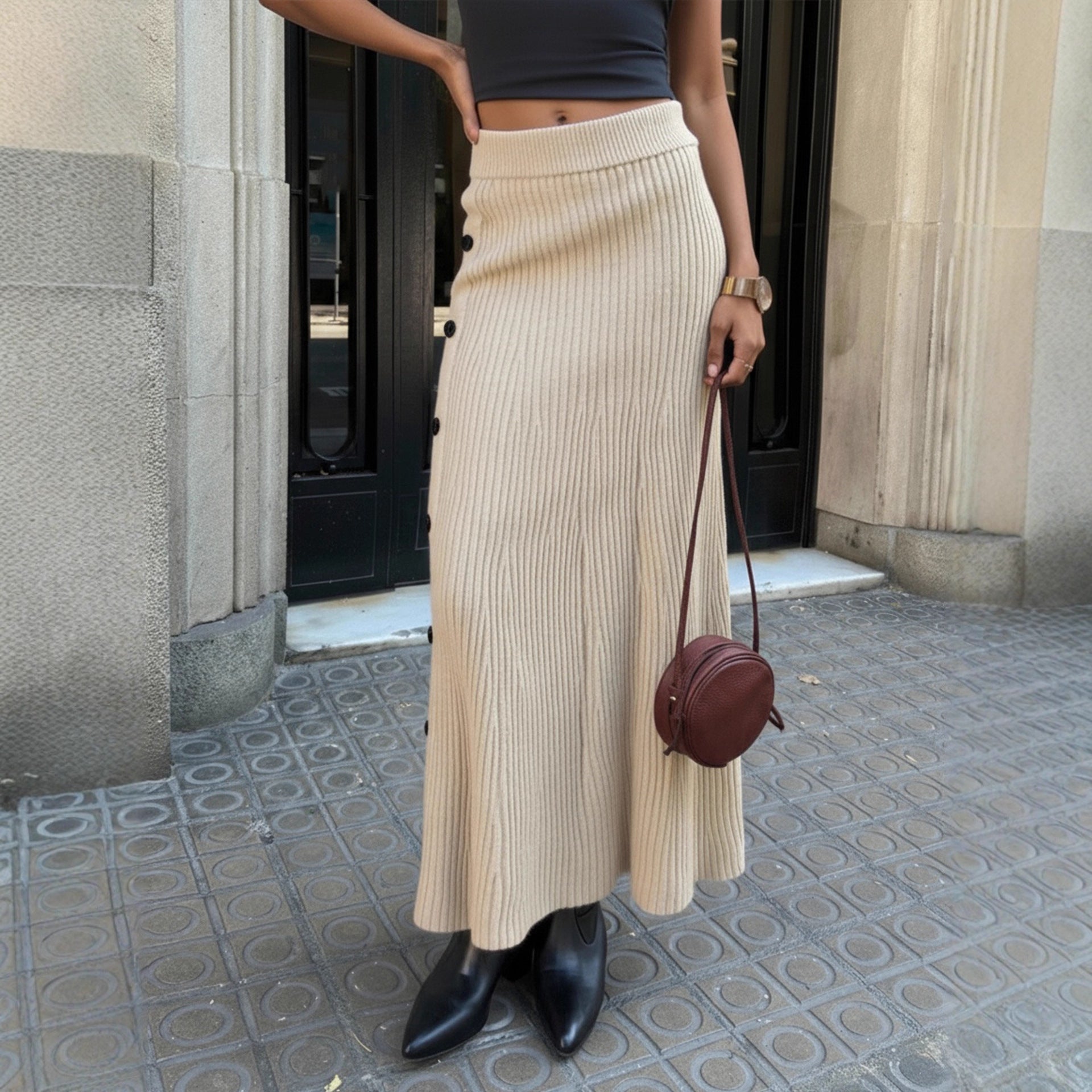 Jupe mi-longue en maille, taille haute, boutonnée sur le côté, coupe ajustée et fendue