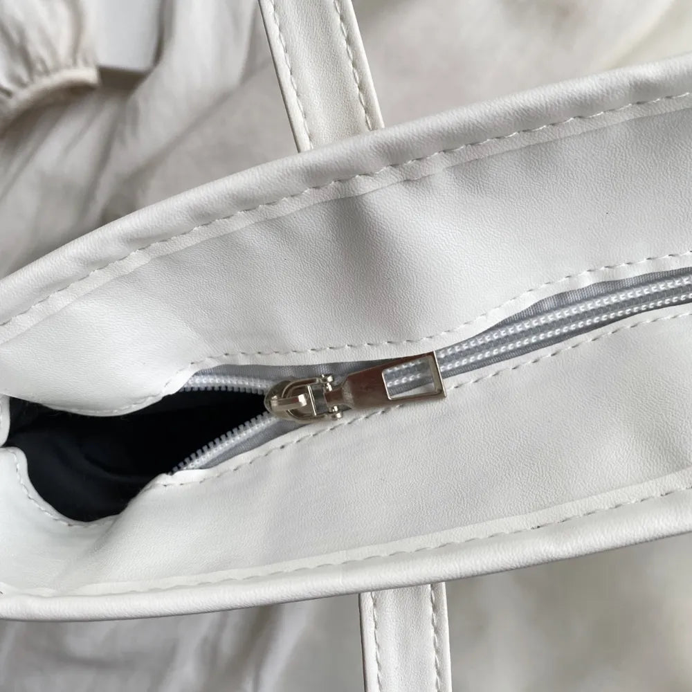 Sac cabas en paille tressée avec anses en cuir