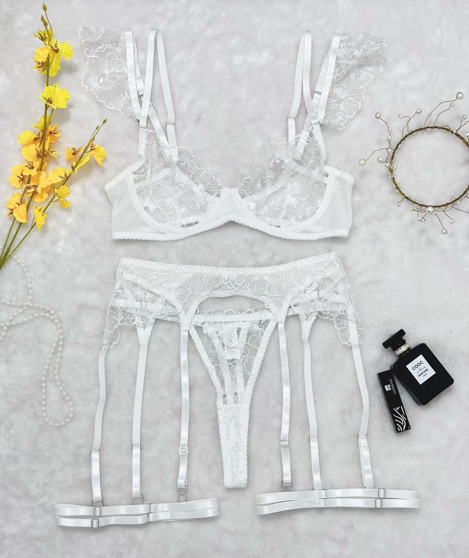 Ensemble de lingerie sexy avec broderies et soutien-gorge à armatures en résille transparente