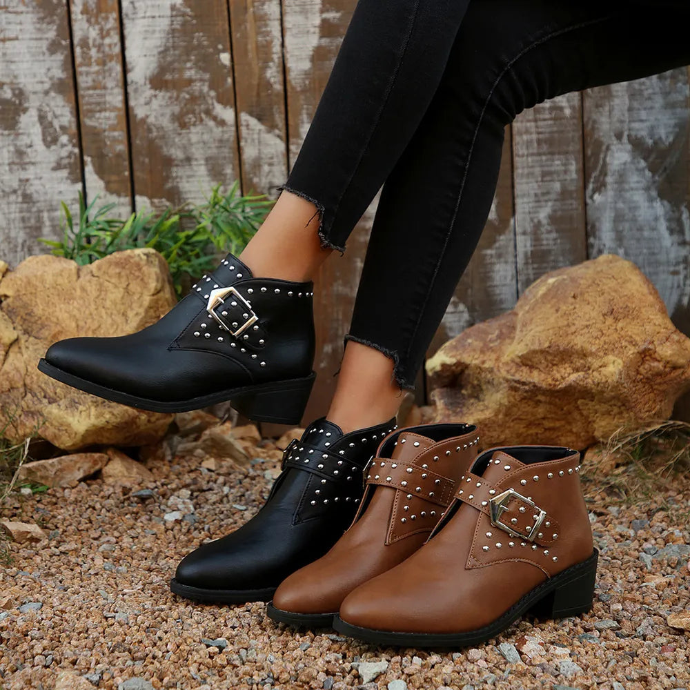 Bottines chelsea à  boucle cloutée, bout pointu