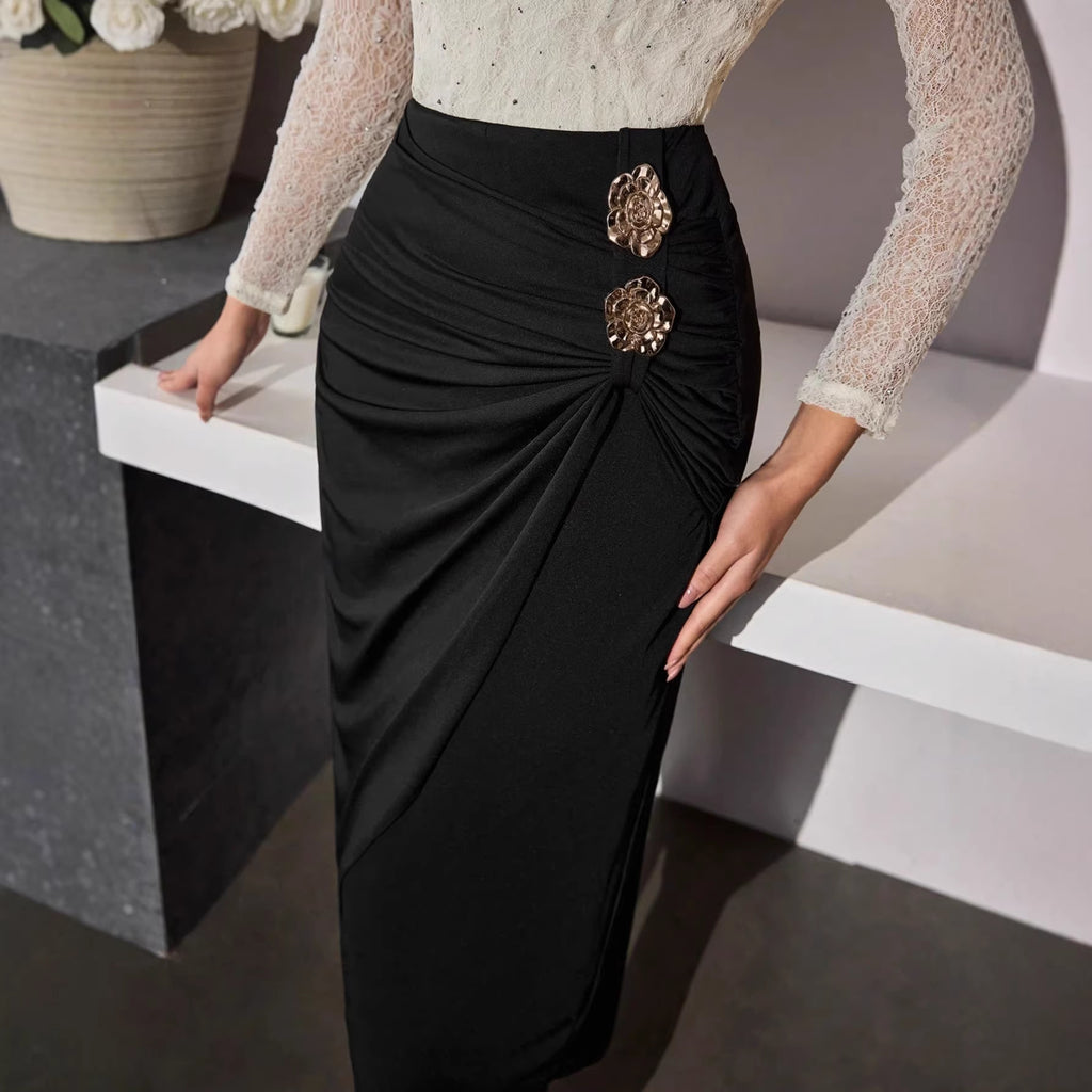 Jupe longue avec boucle métallique décorative, effet amincissant