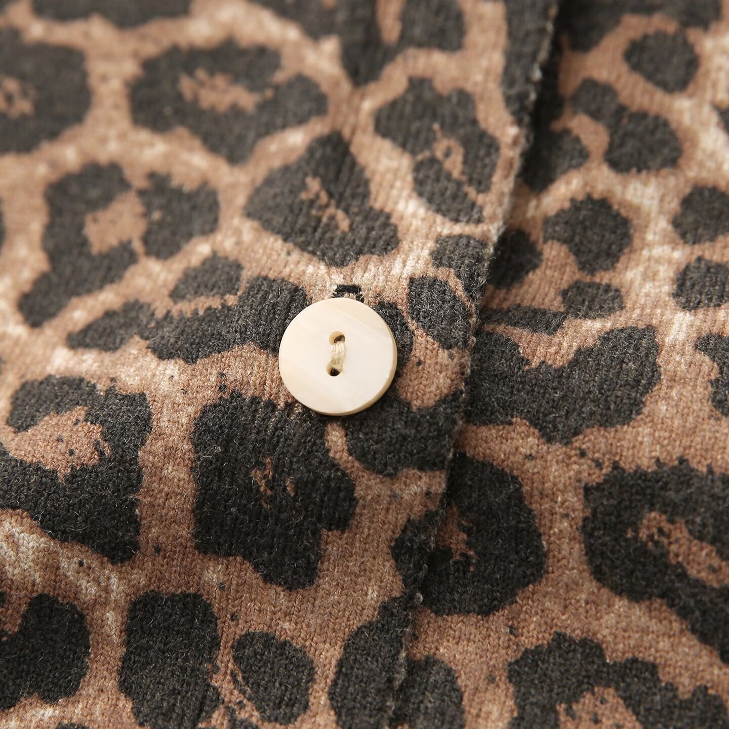 cardigan en maille à manches longues et imprimé léopard