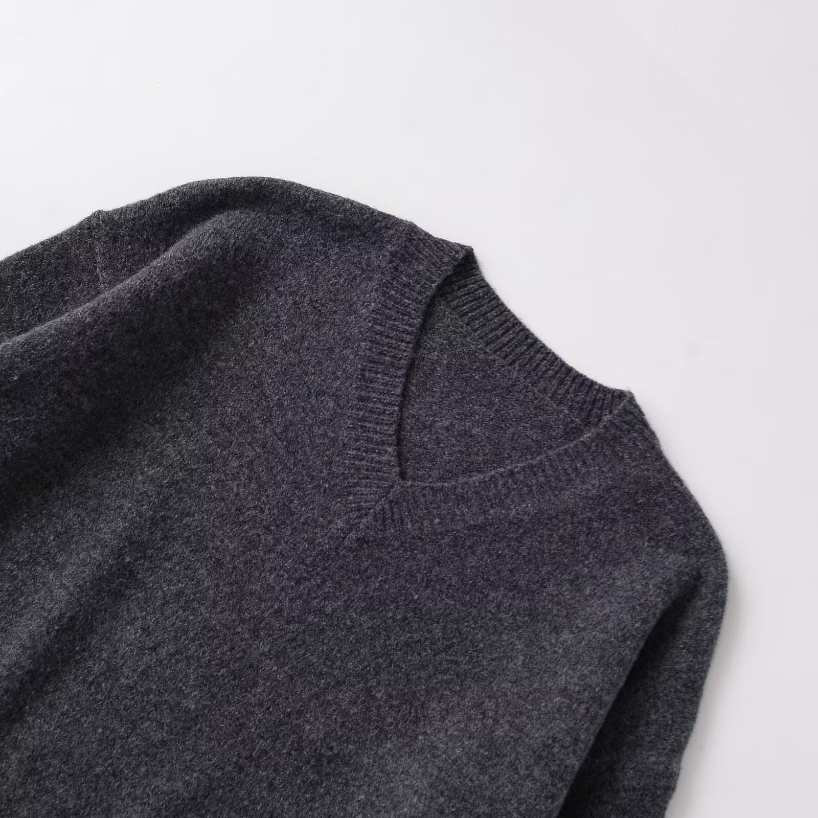 Pull en maille col en V.