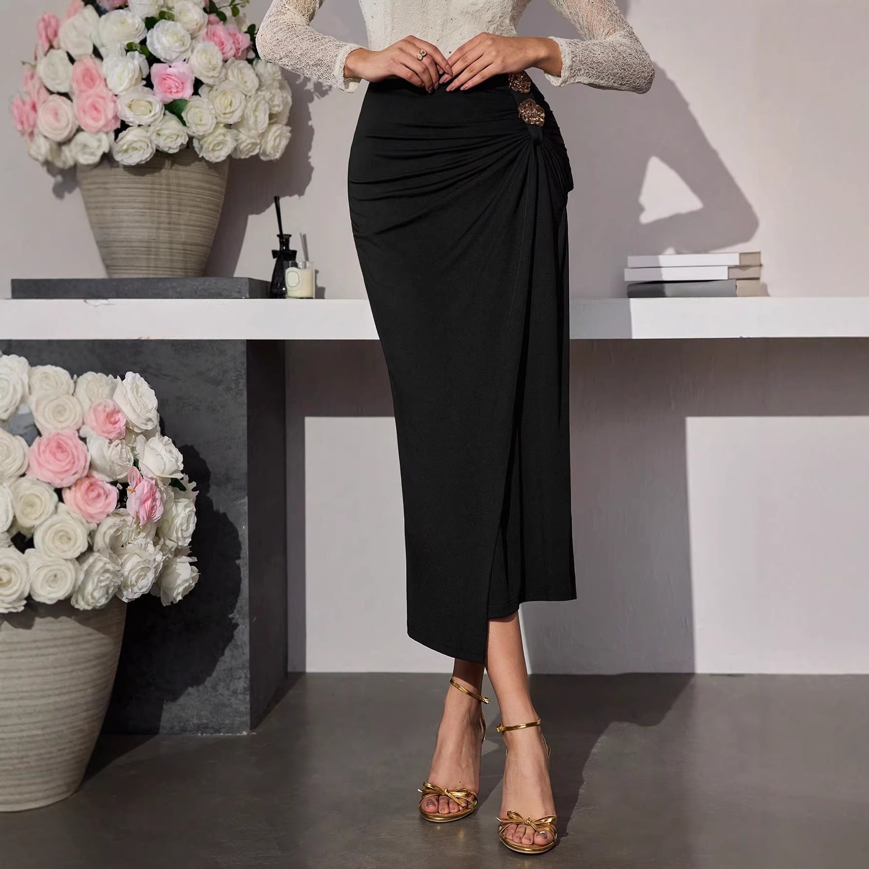 Jupe longue avec boucle métallique décorative, effet amincissant