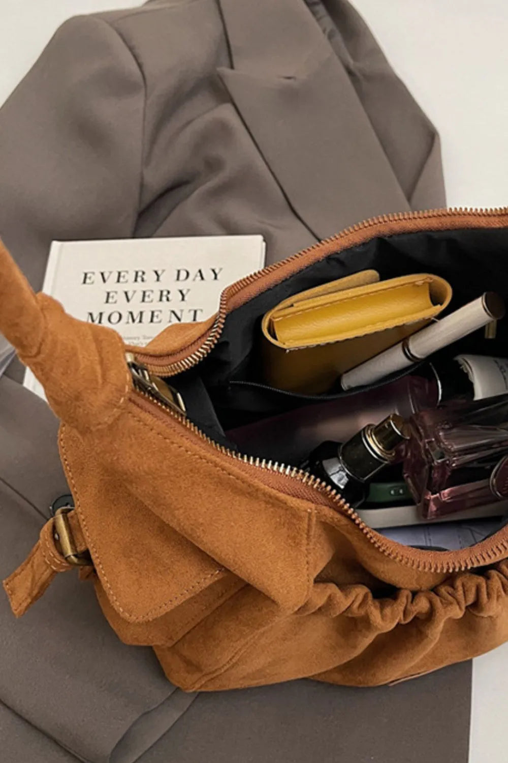 Sac à main en daim froncé avec fermeture éclair