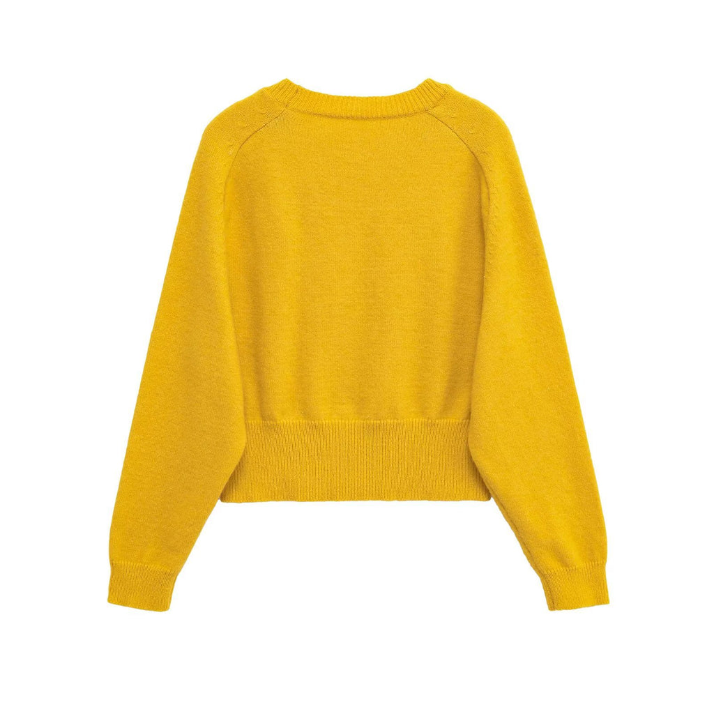 Pull en maille douce à col rond et manches longues.