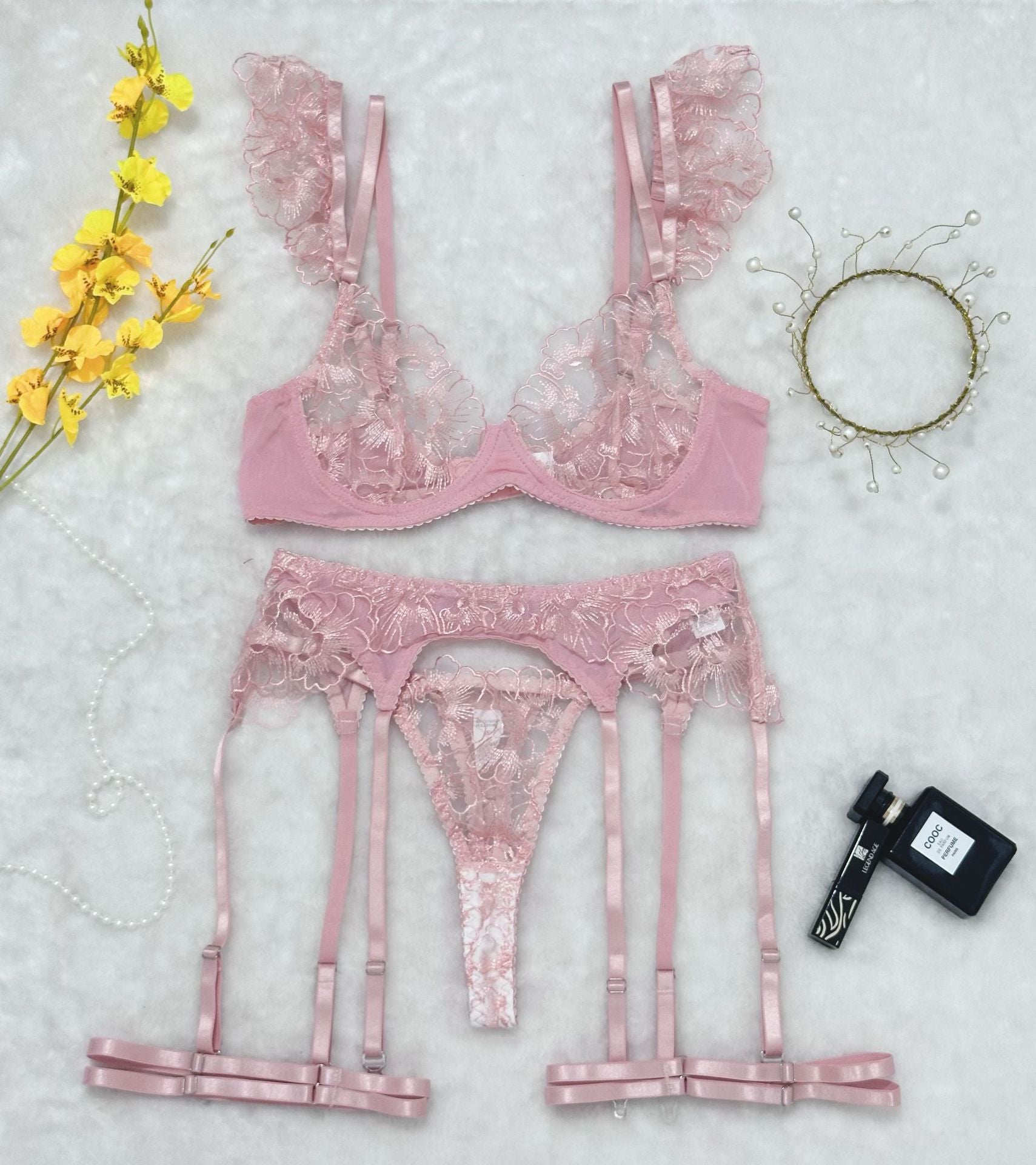 Ensemble de lingerie sexy avec broderies et soutien-gorge à armatures en résille transparente
