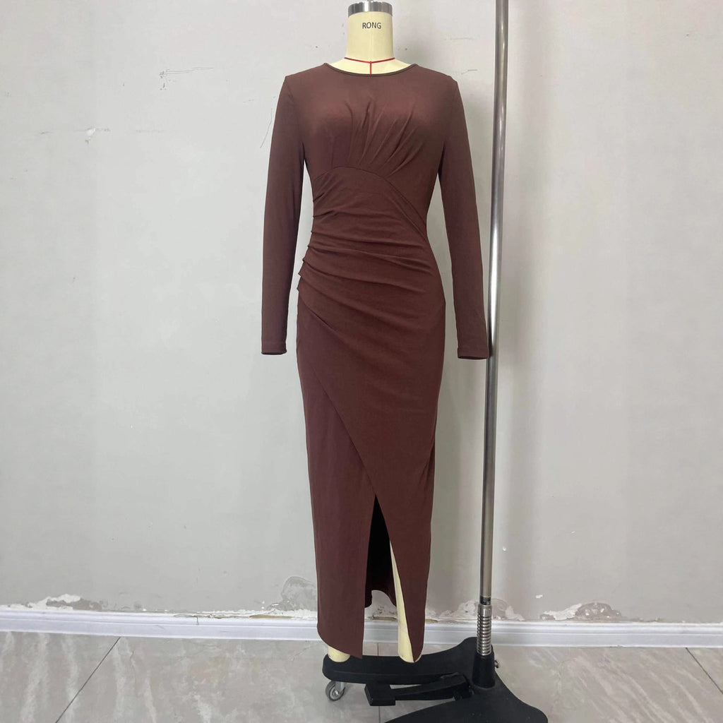 Robe plissée à manches longues et fente, couleur marron