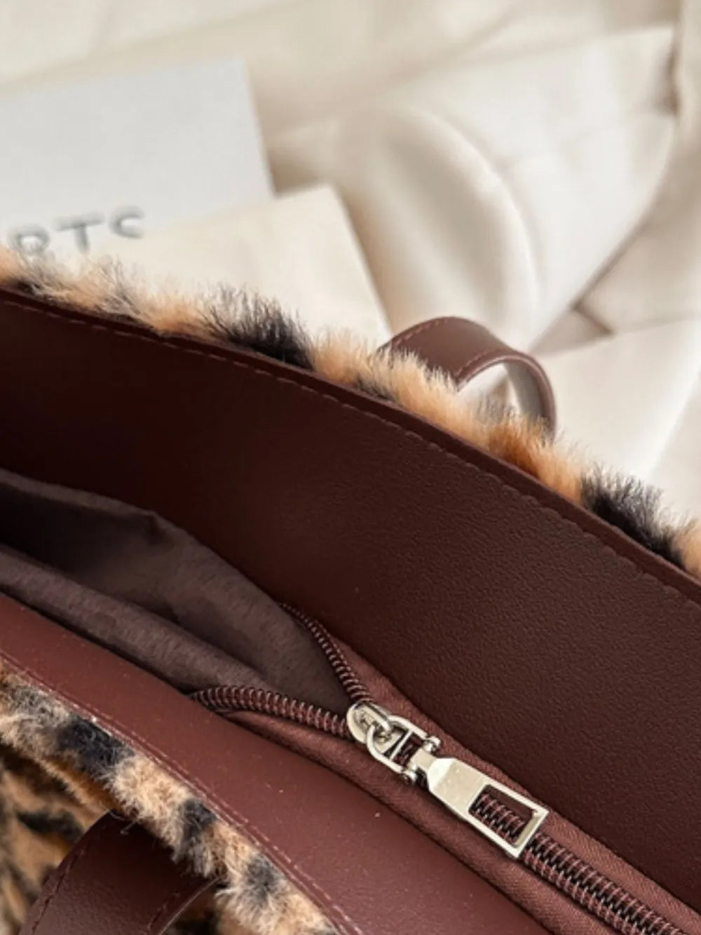 Sac fourre-tout léopard duveteux