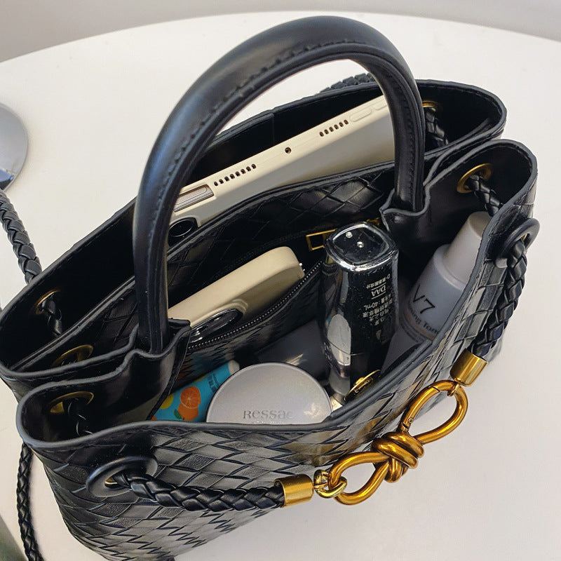 Sac bandoulière tressé avec boucle en corde métallique, tendance