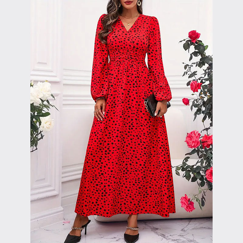 Robe rouge à pois plissée à col en V et taille cintrée, manches longues