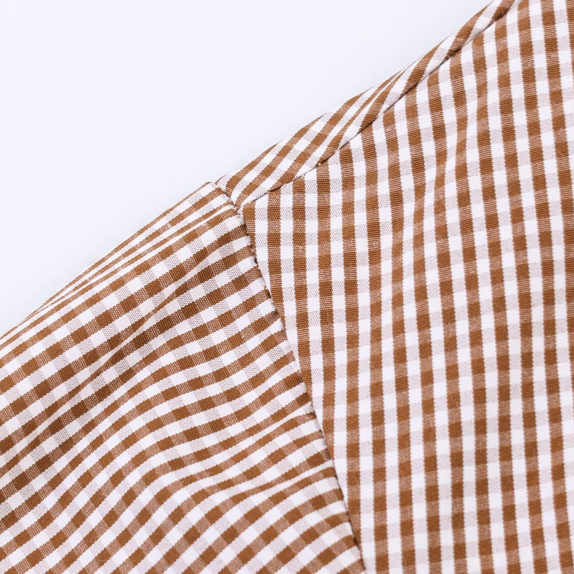 Chemise à manches longues rayée avec ceinture cintrée à la taille