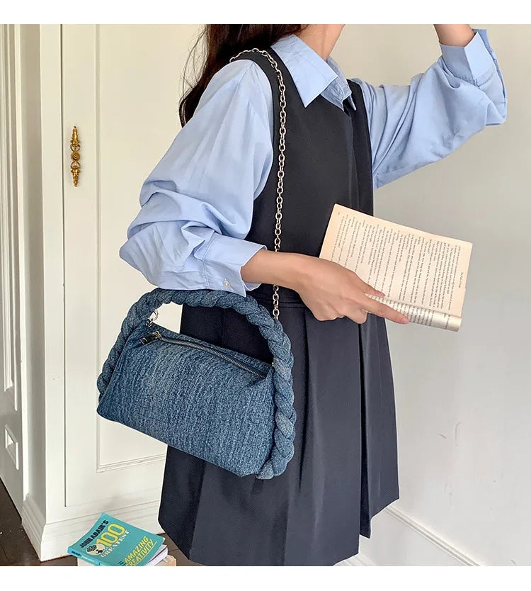 Sac à main en denim avec bandoulière torsadée